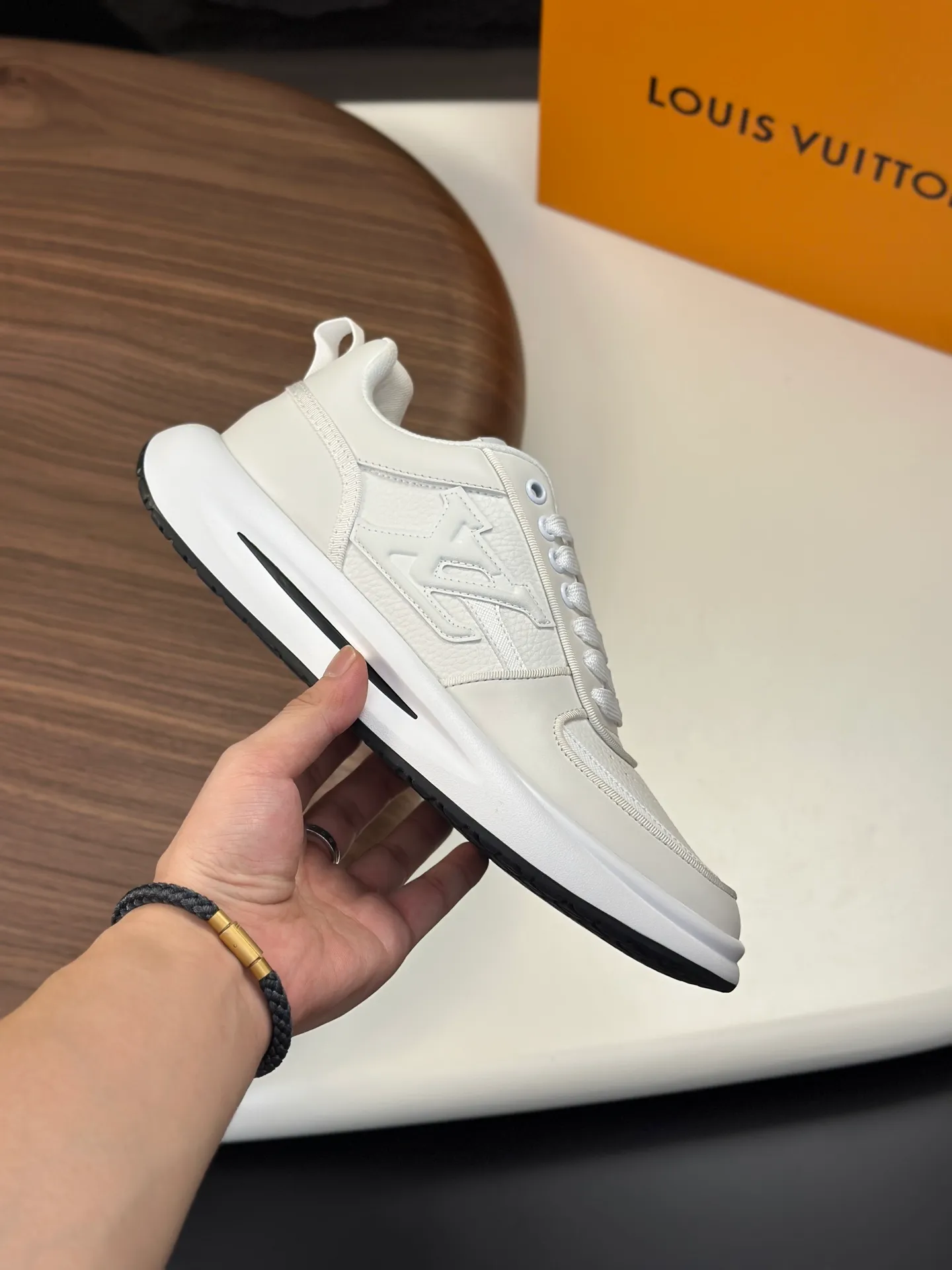 Men's shoes💰780 Lv 🔍Top purchasing agent🇮🇹 Louis Vuitton, the sports sneaker counter is synchronized, the uppers are imported from Italy, high-quality splicing colorful and complex crafts, the imported mesh padding is soft and comfortable, soles: original soles specially provided by the original factory, T men's men's shoes 💰U exclusive movable molded soles are super comfortable, original factory and single goods, 🔍🔍high quality, you can enter and leave the counter at will, welcome to compare, code number 38-44 (customized 45)